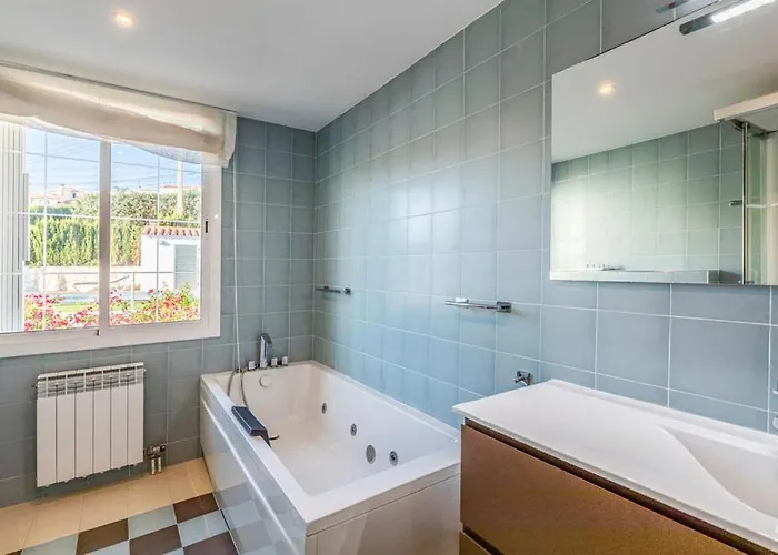 Casa Con Piscina Privada * Sant Cebrià de Vallalta